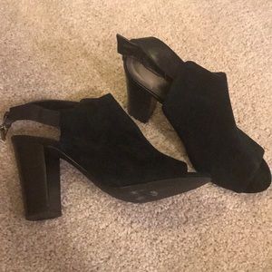 Tahari suede Heels